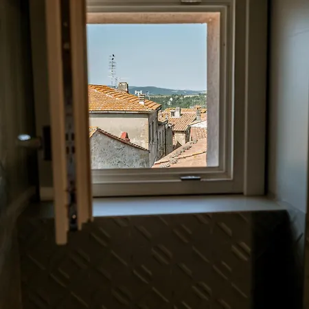 Neoclassico By Tiziana Monaldi בית הארחה