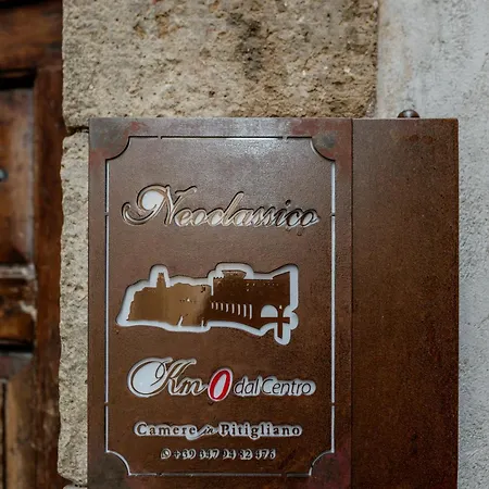 Neoclassico By Tiziana Monaldi בית הארחה